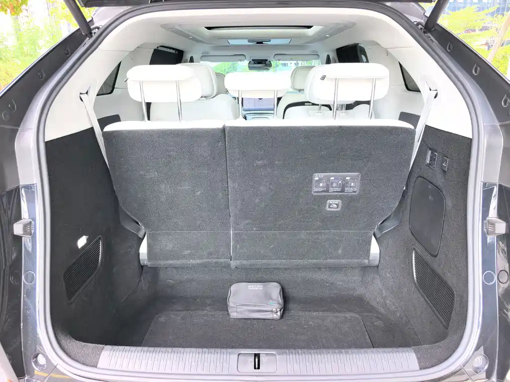 XPeng X9 — миниатюра 20