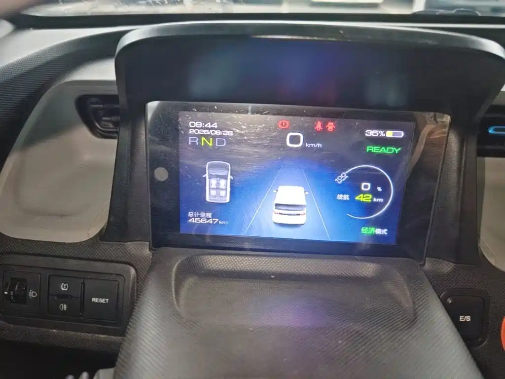 Wuling MINIEV — миниатюра 12