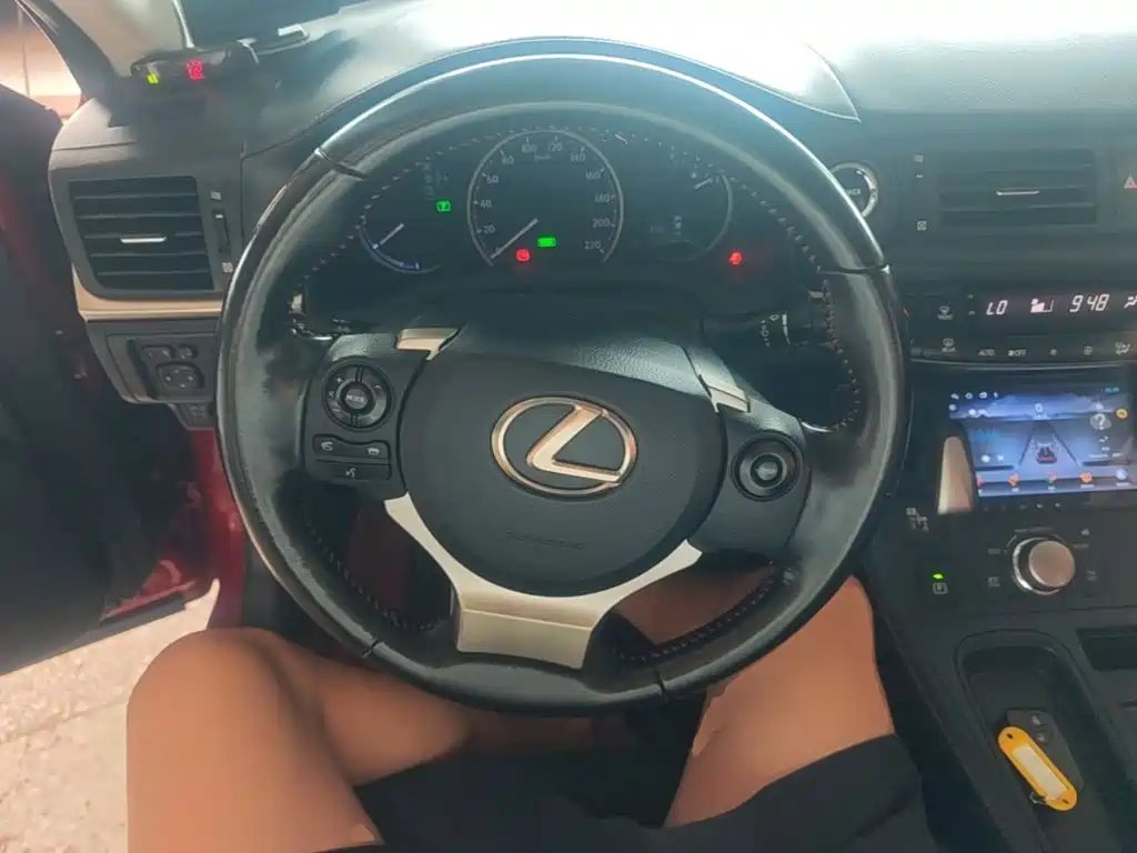 Lexus CT — миниатюра 11