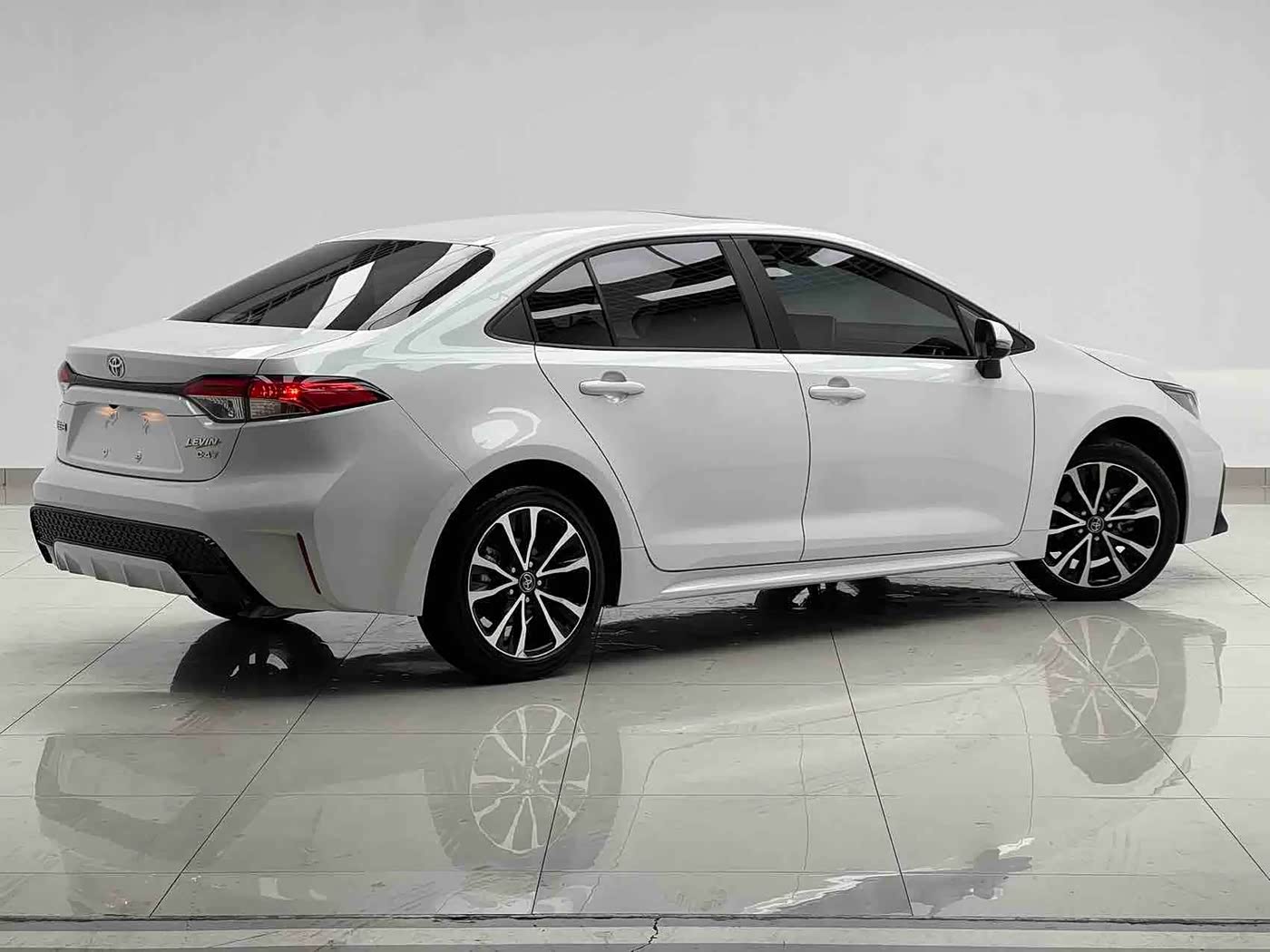 Toyota Levin 1.2 л 2022 г. Белый, пробег 6800 км