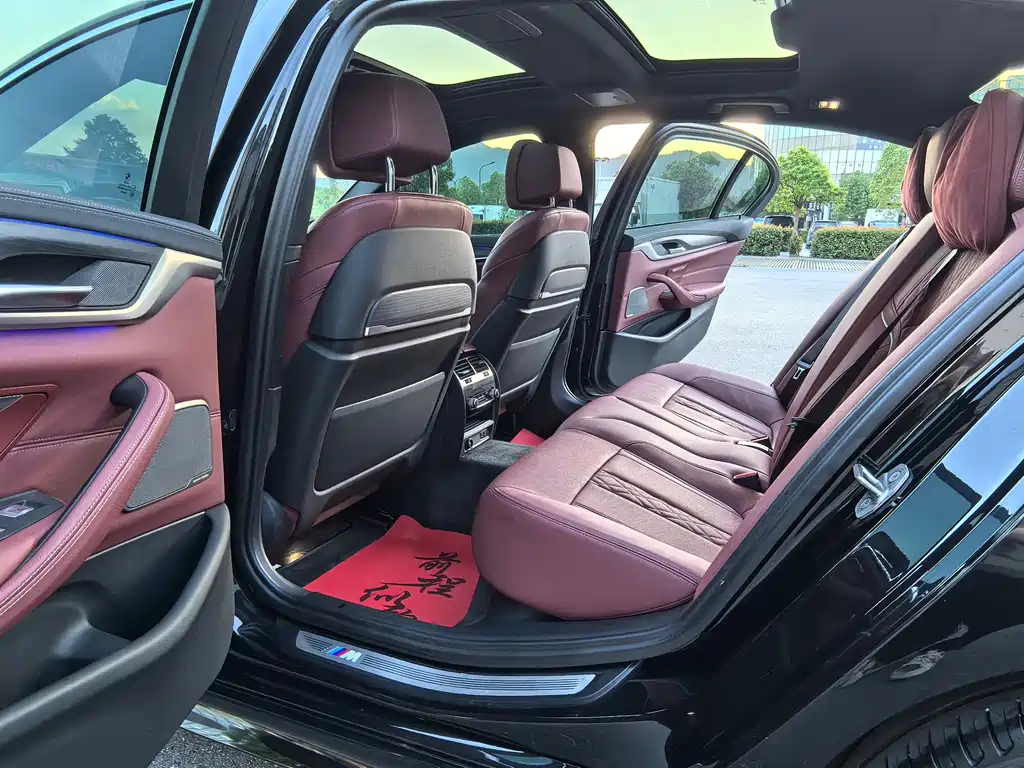 BMW 5 Series — миниатюра 12
