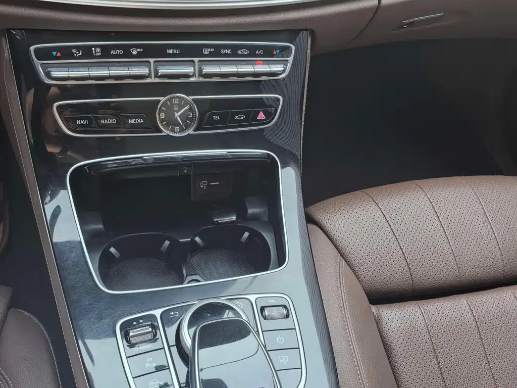 Mercedes-Benz E-Class — миниатюра 21