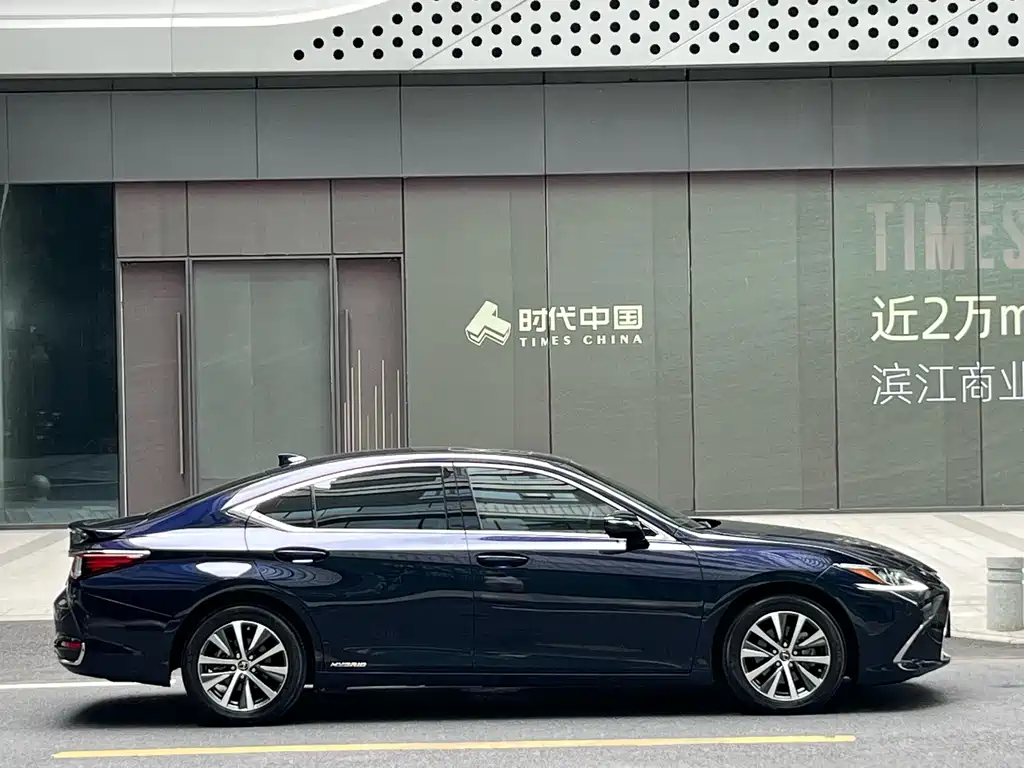 Lexus ES 2018 300h V