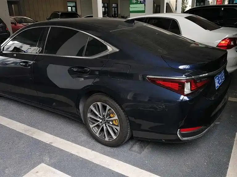 Lexus ES 2020 200