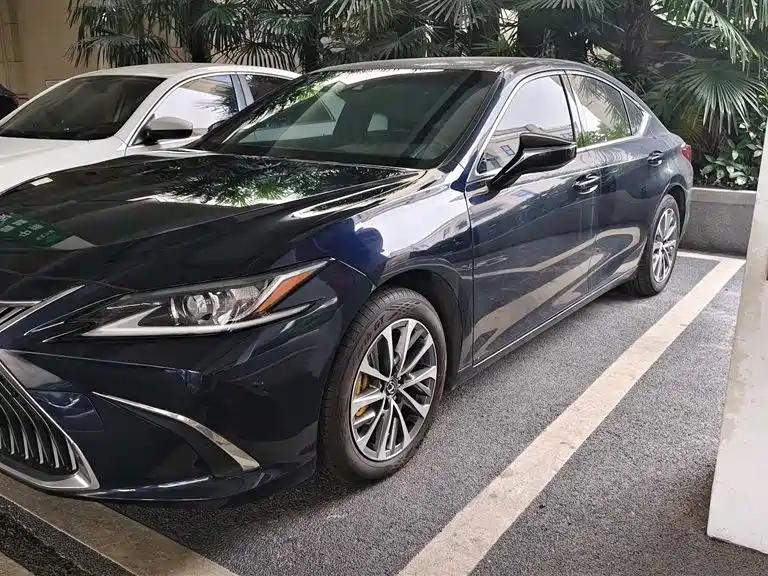 Lexus ES 2020 200