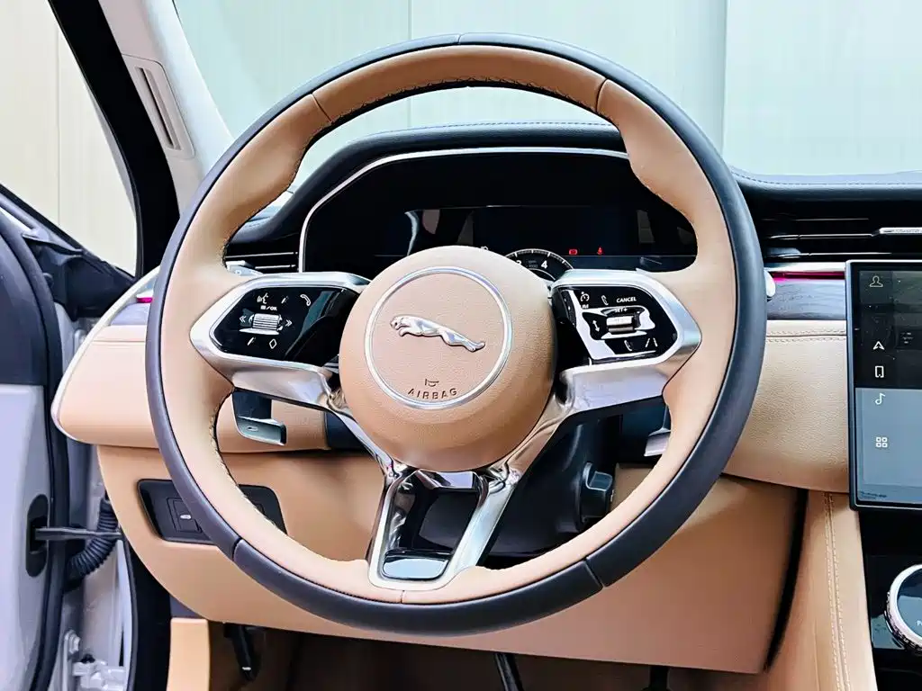 Jaguar XFL — миниатюра 10