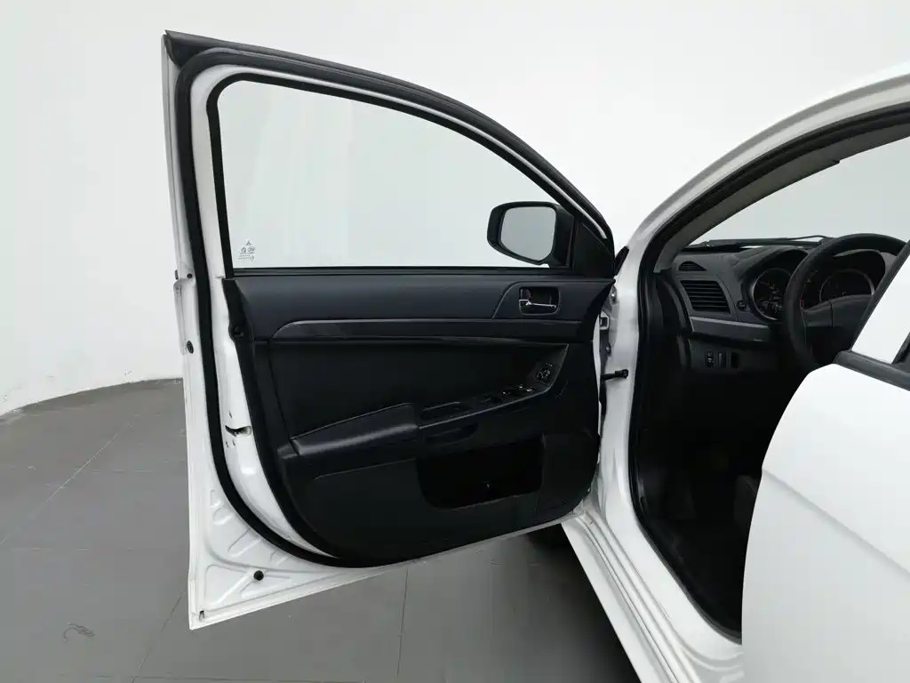 Mitsubishi Lancer EX — миниатюра 8