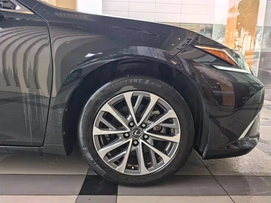 Lexus ES 2021 200
