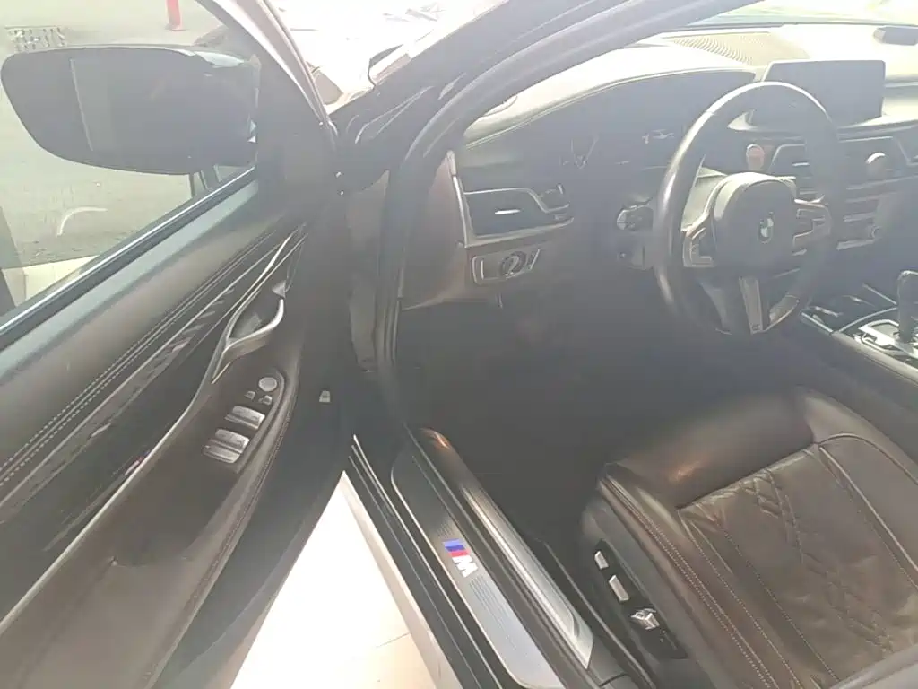 BMW 7 Series — миниатюра 16