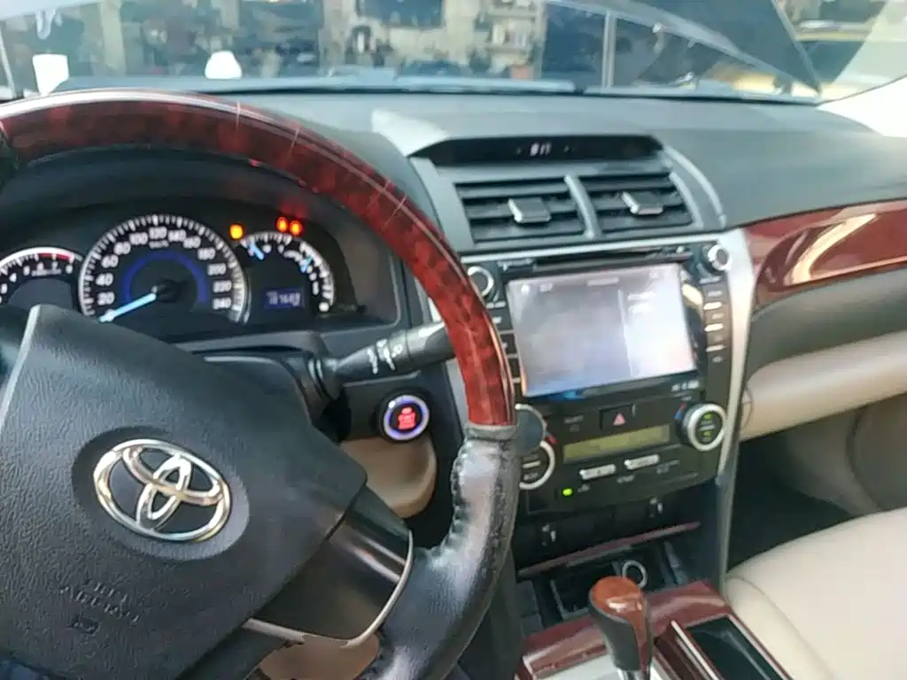Toyota Camry — миниатюра 10