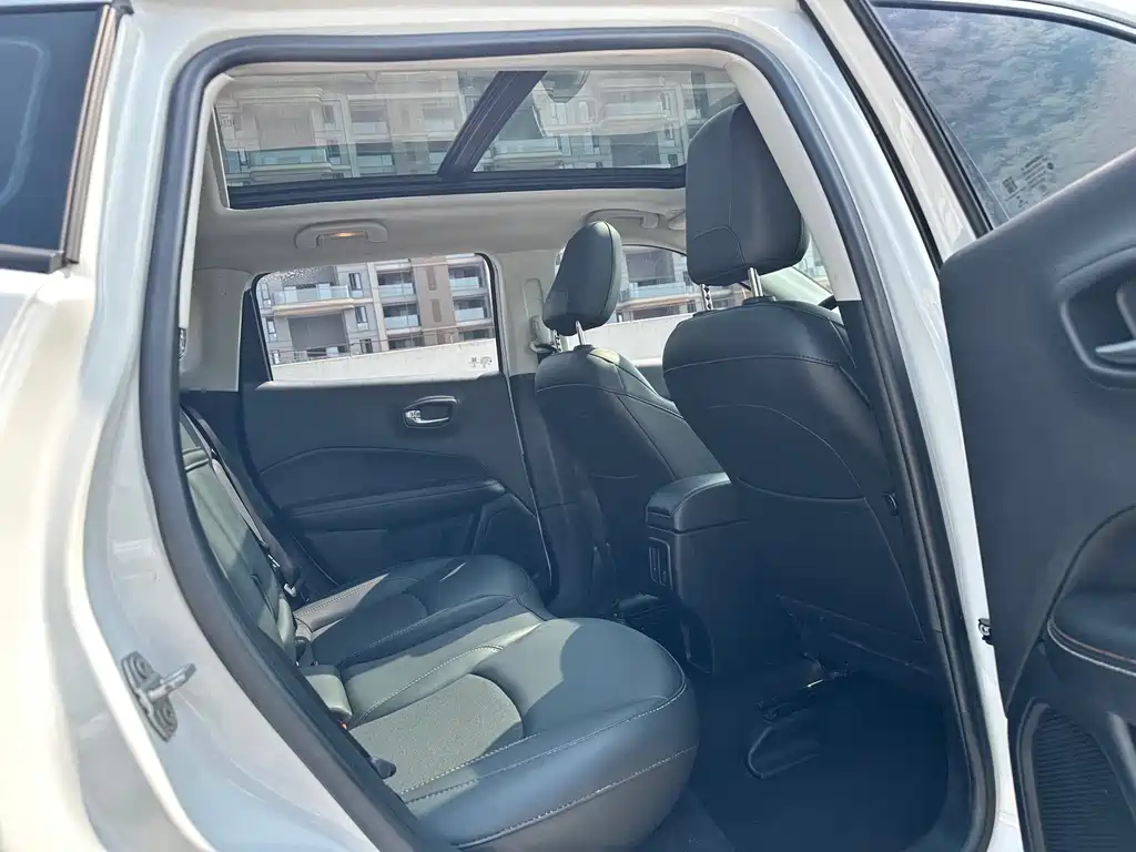 Jeep Compass — миниатюра 12