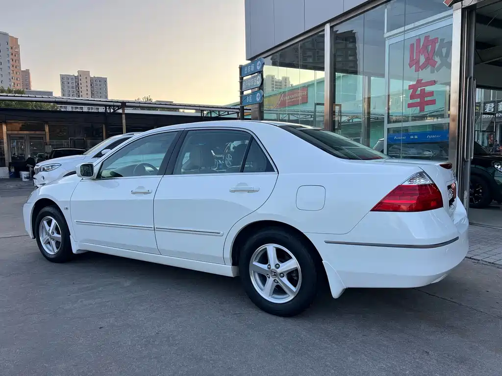 Honda Accord — миниатюра 12