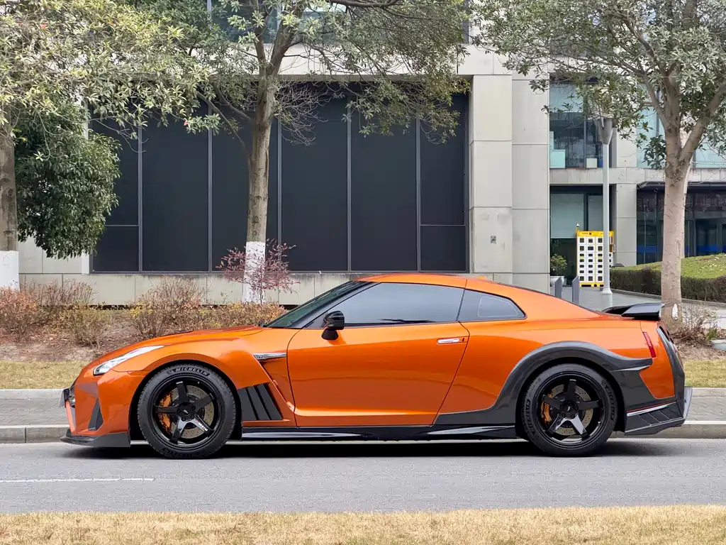 NISSAN GT R