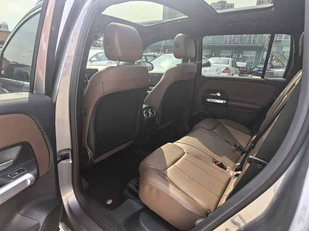 Mercedes-Benz GLB — миниатюра 9