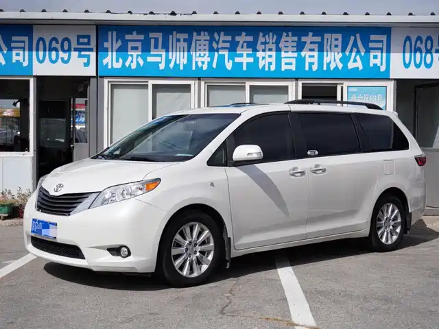 TOYOTA SIENNA 2018