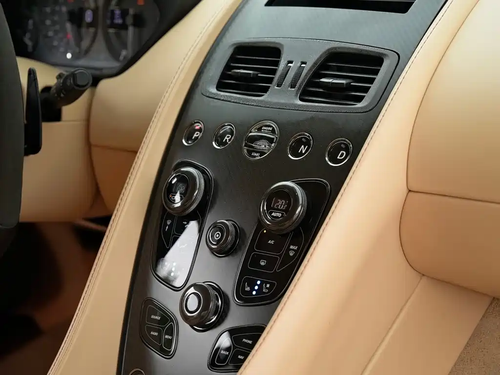 Aston Martin Vanquish — миниатюра 8