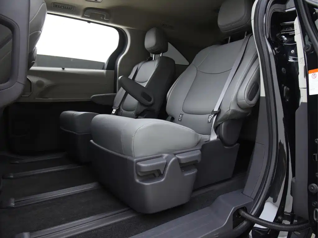 Toyota Granvia — миниатюра 21