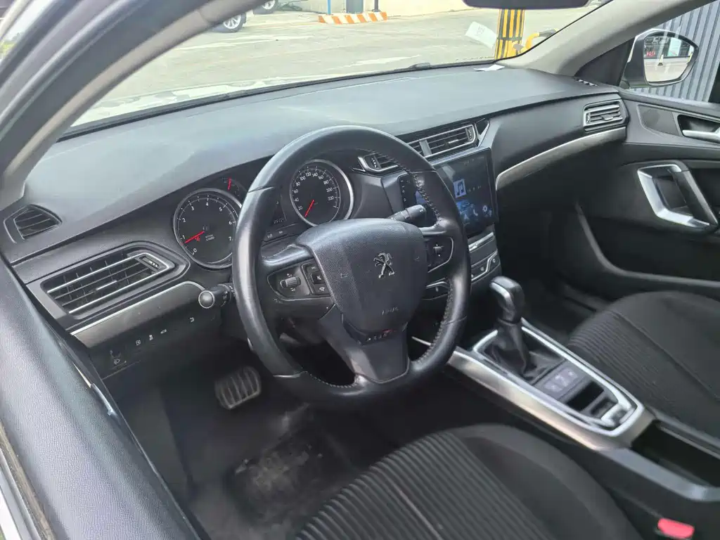 Peugeot 408 2016 1.6T AT Luxury