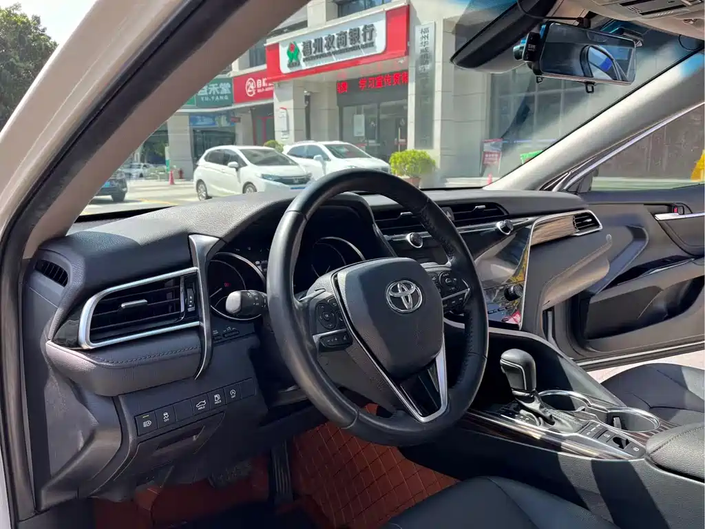 Toyota Camry 2019 2.5G Luxury VI