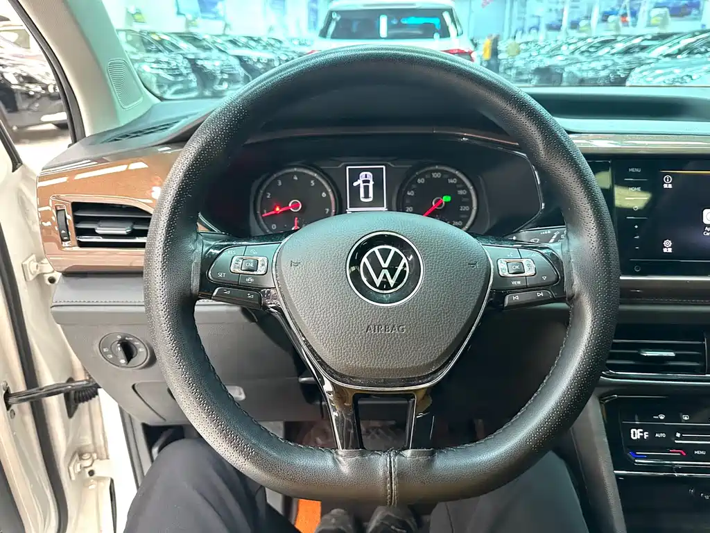 VOLKSWAGEN TUYUE