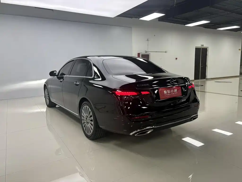 Mercedes-Benz E-Class — миниатюра 31