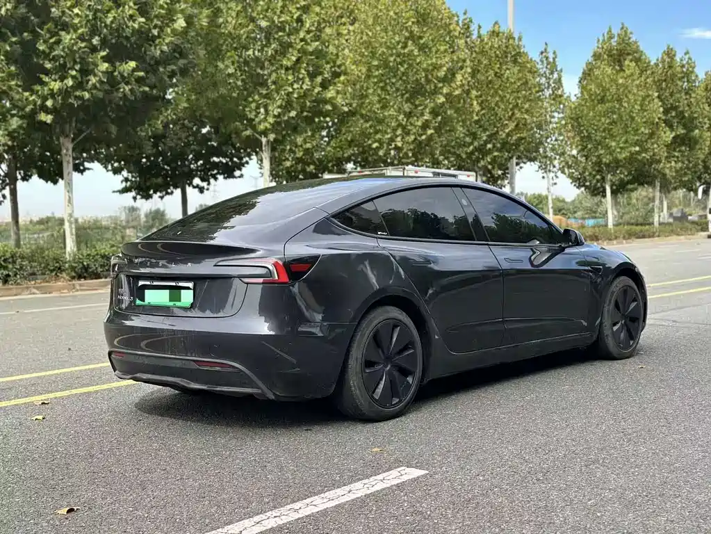 Tesla Model 3 — миниатюра 9
