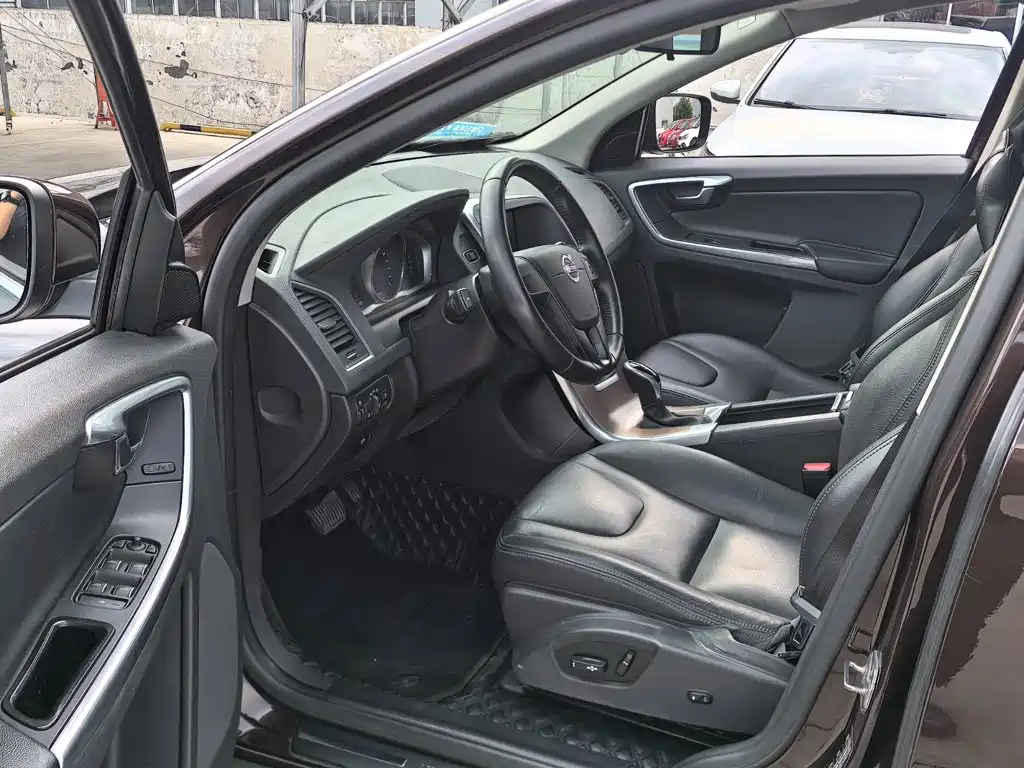Volvo XC60 — миниатюра 9