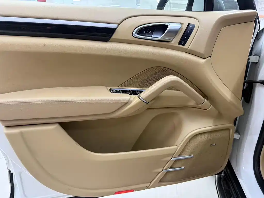 Porsche Cayenne — миниатюра 9