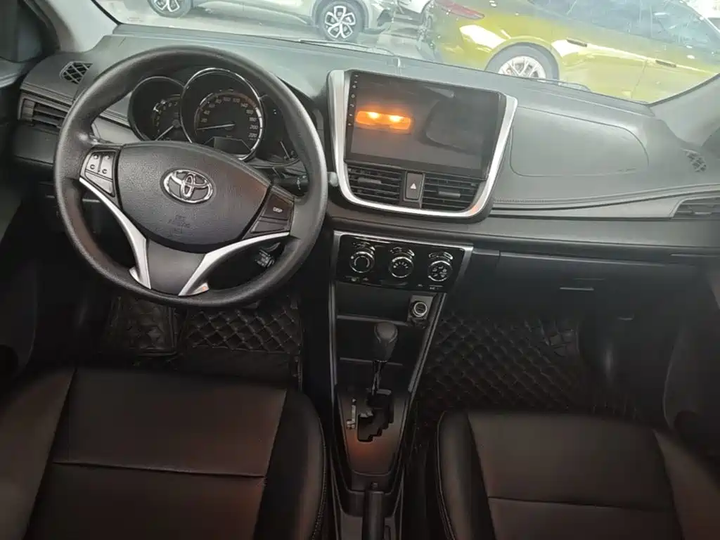 Toyota Yaris L — миниатюра 10