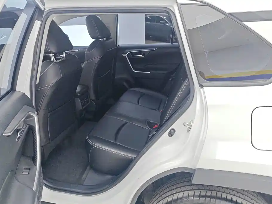 Toyota RAV4 — миниатюра 11