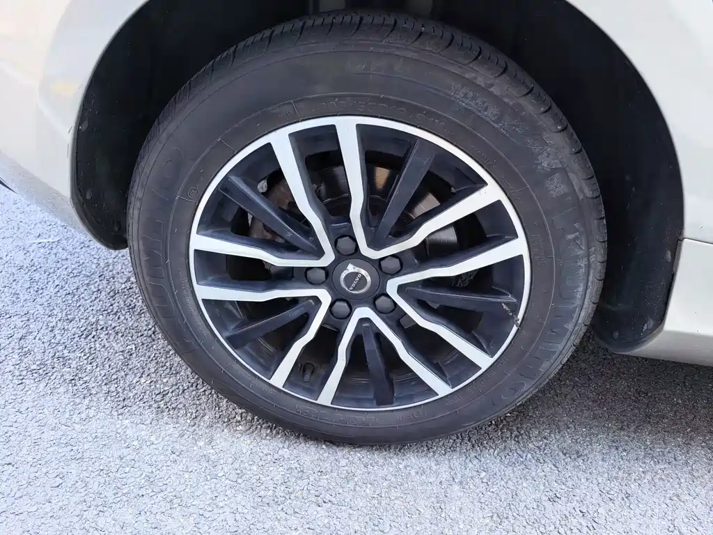 Volvo V40 — миниатюра 28