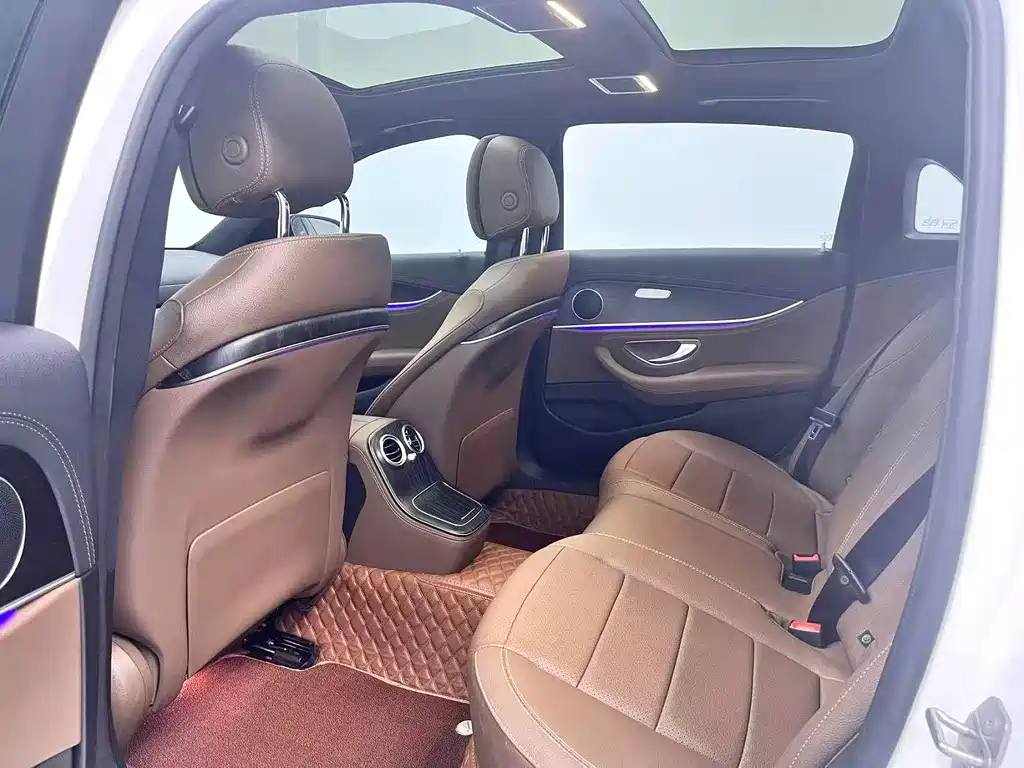 Mercedes-Benz E-Class — миниатюра 7