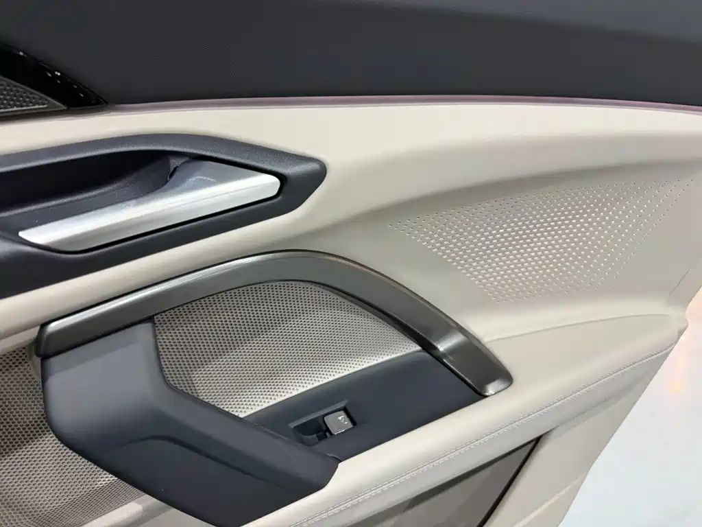Audi Q5L — миниатюра 15