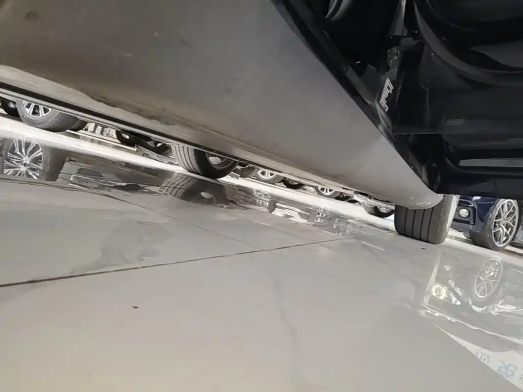 Tesla Model Y — миниатюра 21