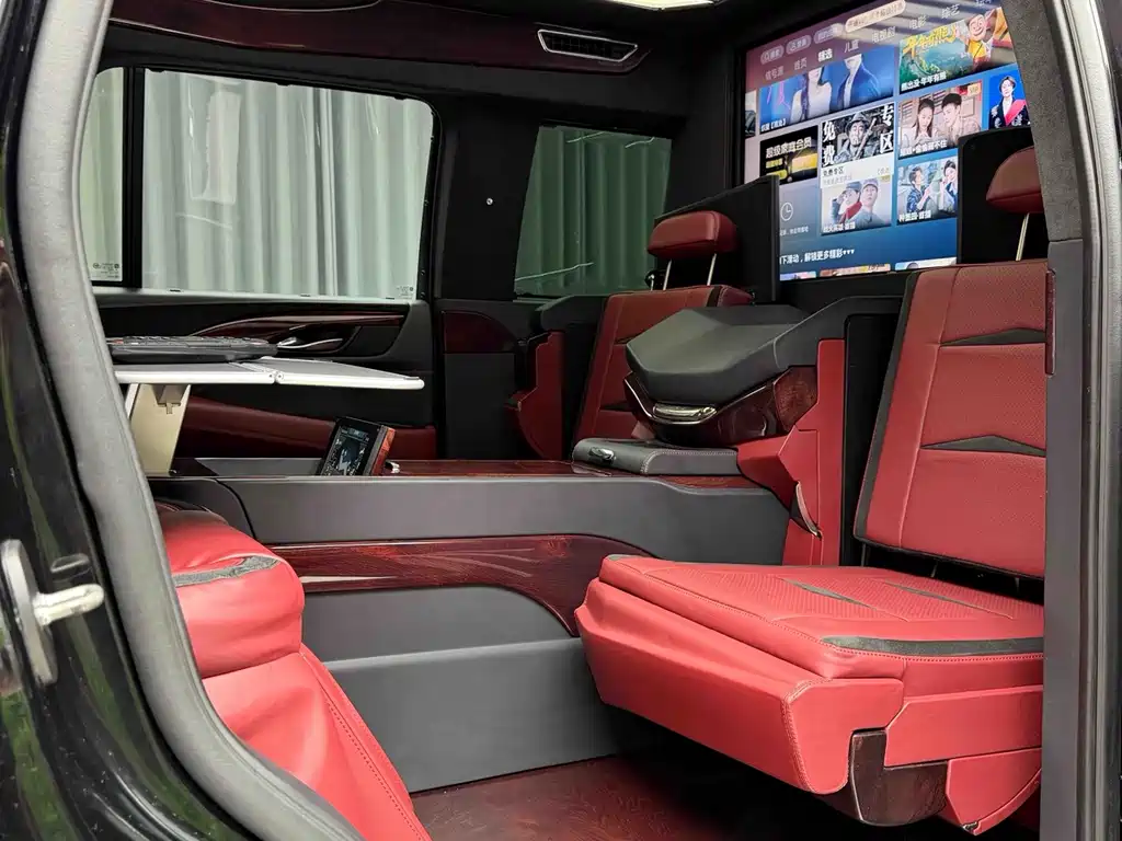 Cadillac Escalade — миниатюра 4