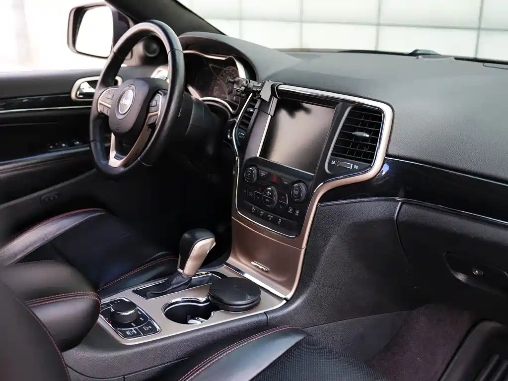 Jeep Grand Cherokee (Import) — миниатюра 10