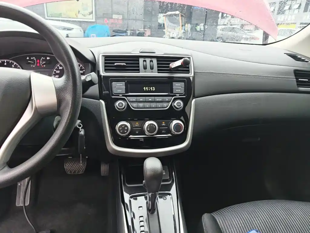 Nissan Tiida — миниатюра 13