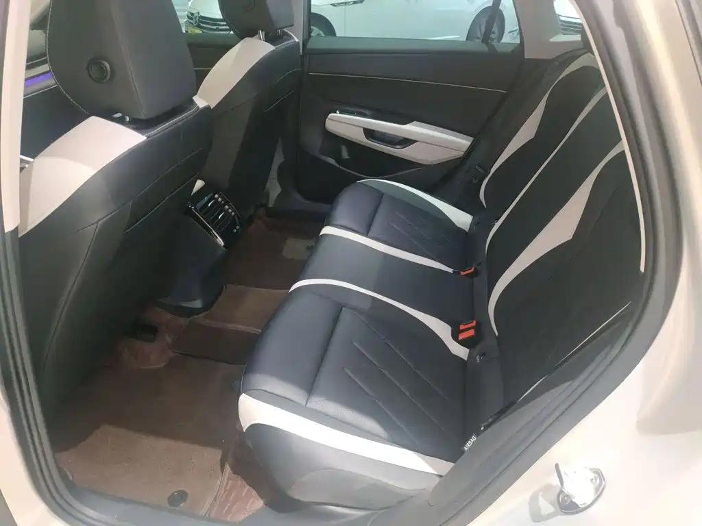 Volkswagen Sagitar — миниатюра 17