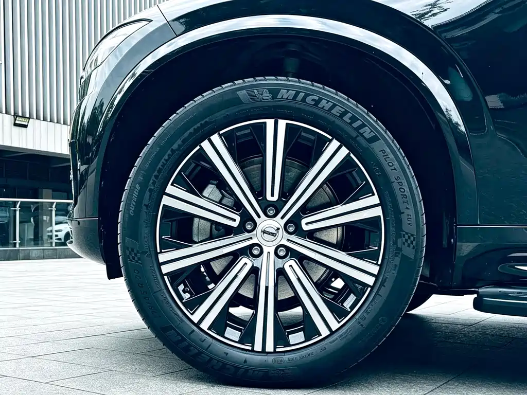 Volvo XC90 — миниатюра 13