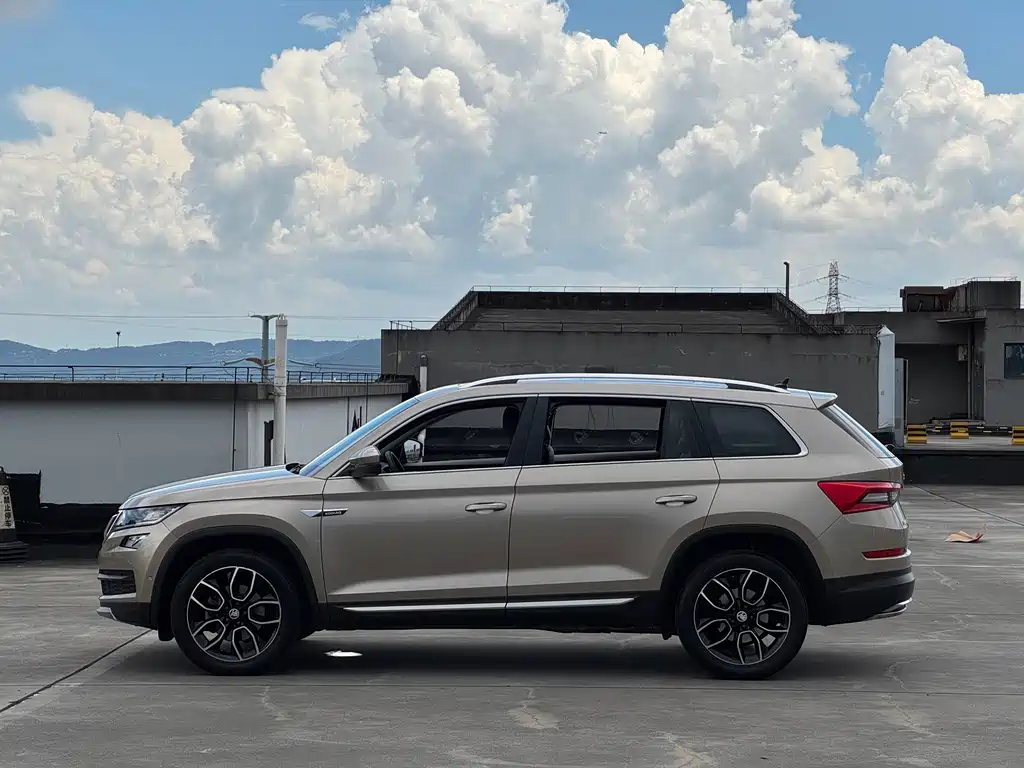 Skoda Kodiaq TSI330 7 seats 2WD Luxury Premium Enjoy Edition, фото 5