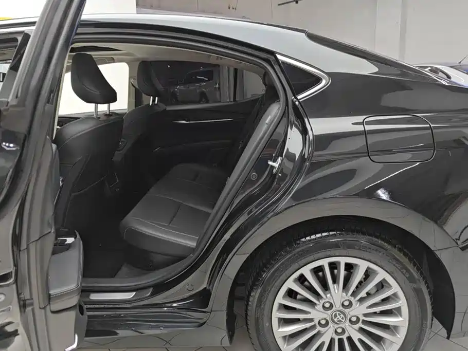 Toyota Camry — миниатюра 11