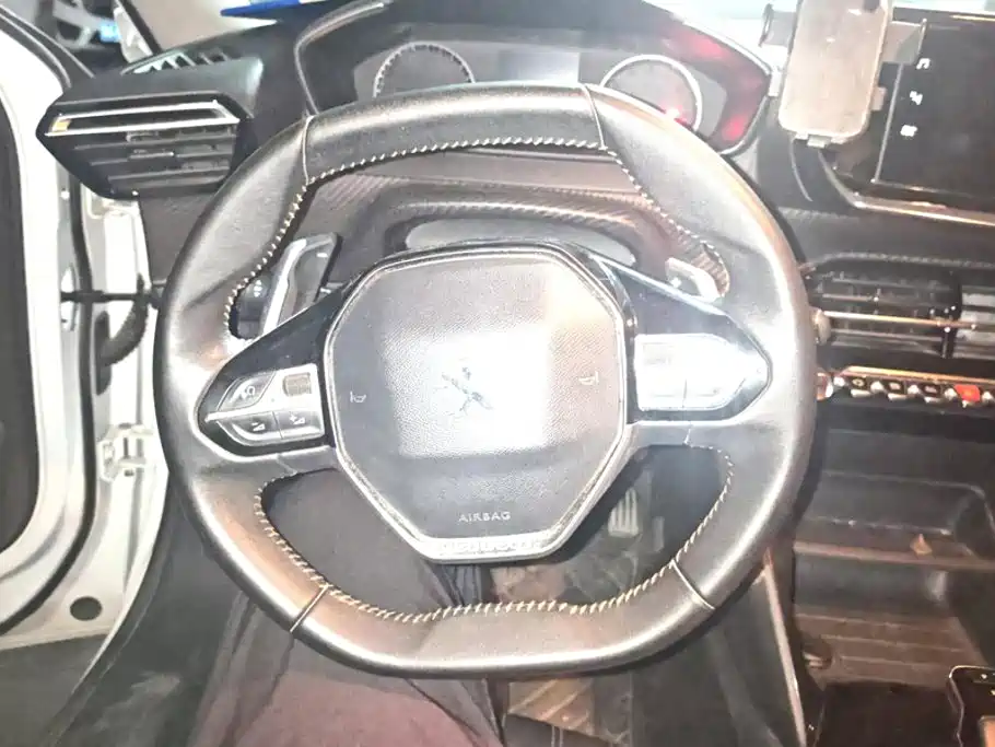 Peugeot 2008 — миниатюра 15