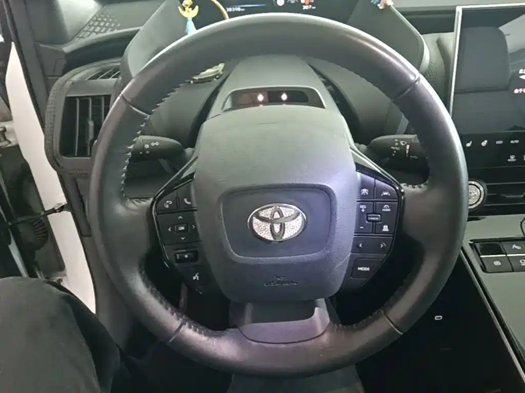 Toyota bZ4X — миниатюра 11