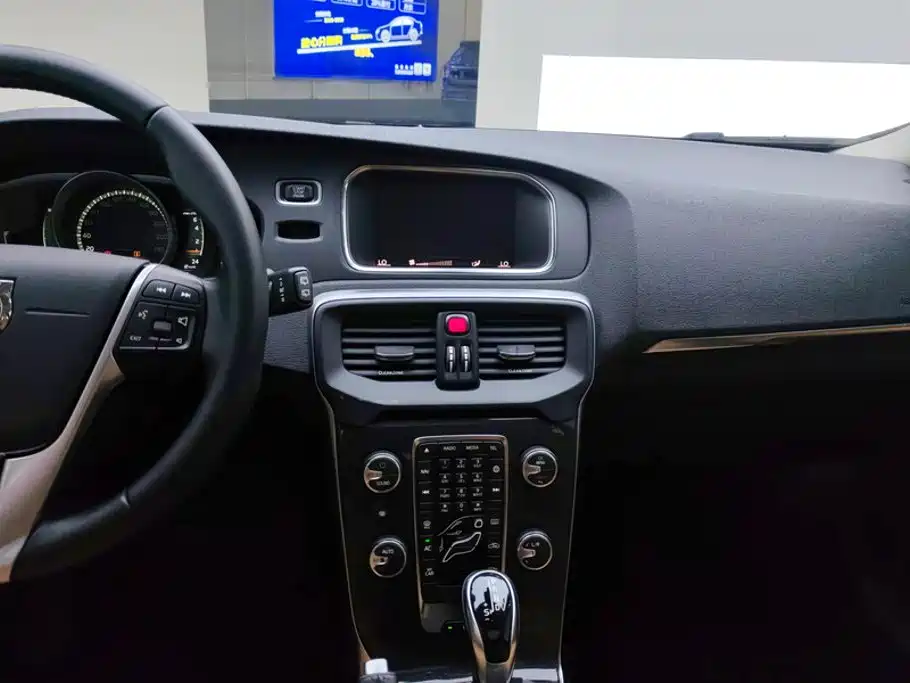 Volvo V40 — миниатюра 13