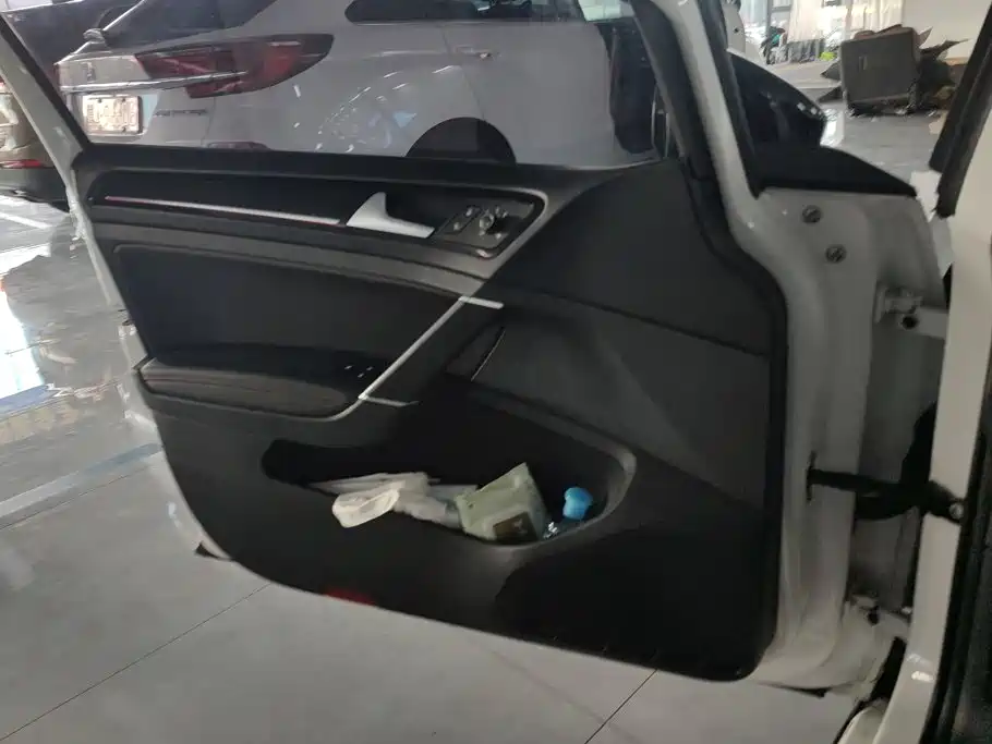 Volkswagen Golf GTI — миниатюра 7