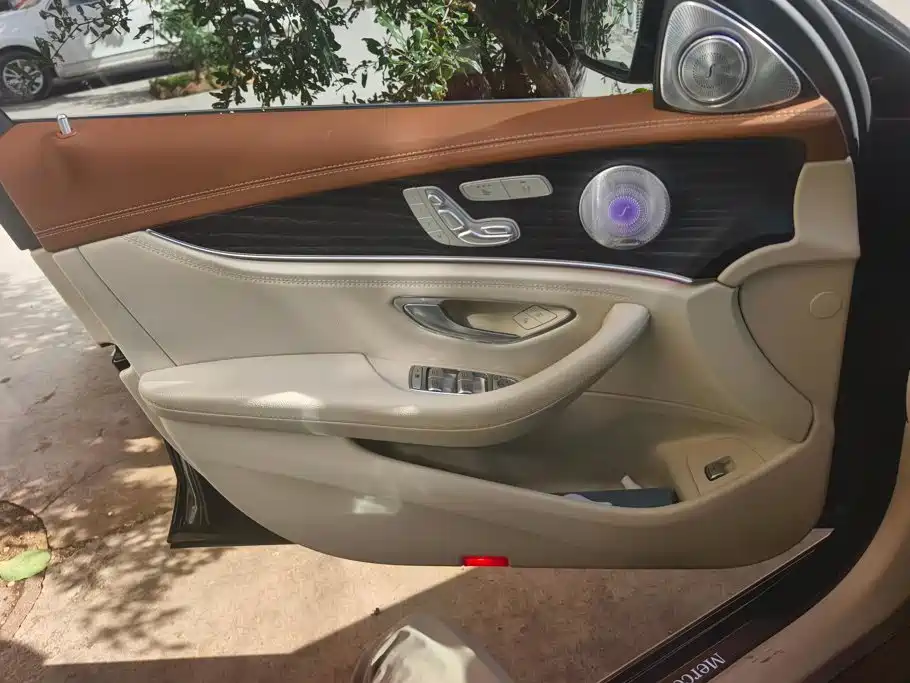 Mercedes-Benz E-Class — миниатюра 7