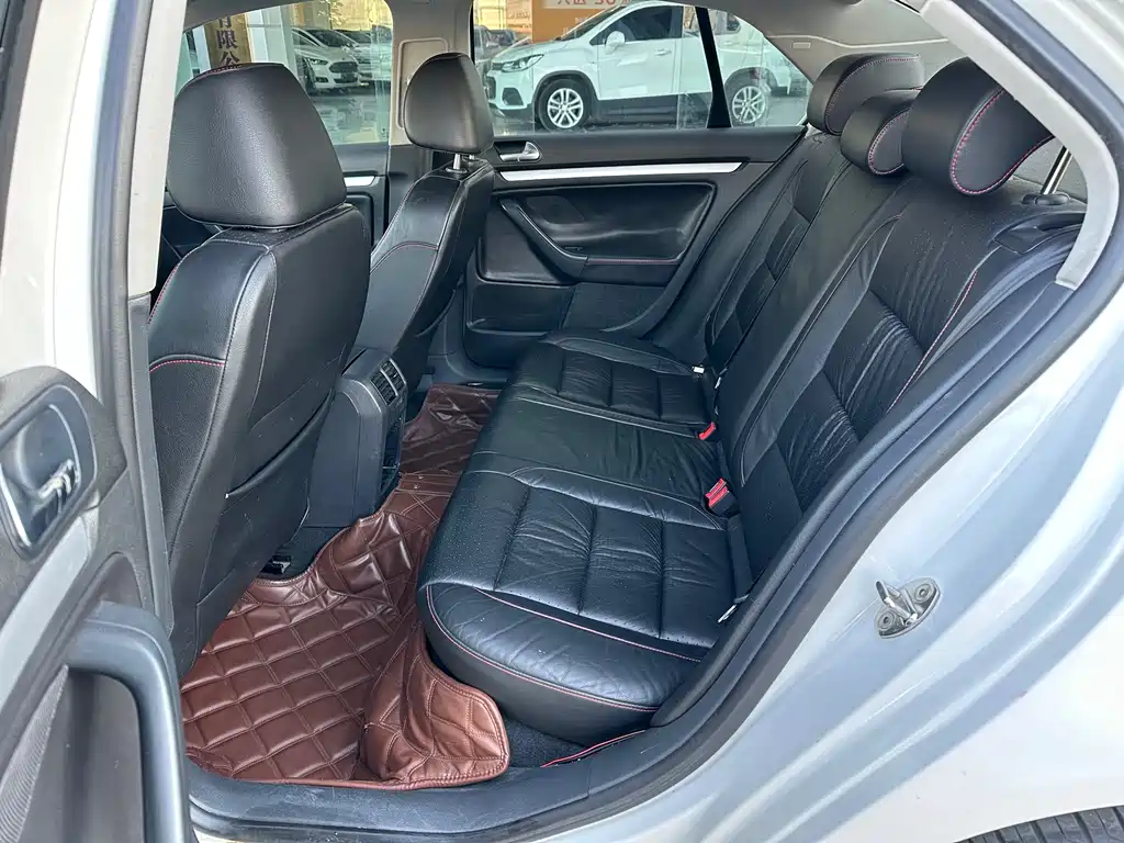Volkswagen Sagitar 2011 1.8TSI AT Champion