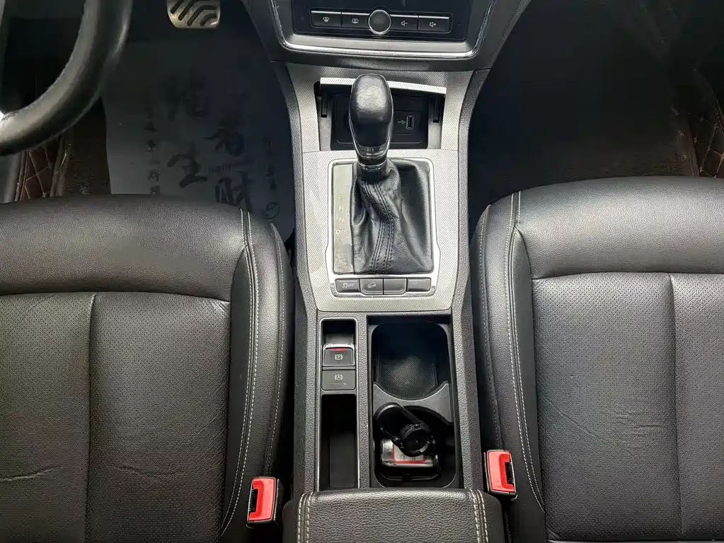 Roewe RX5 — миниатюра 17