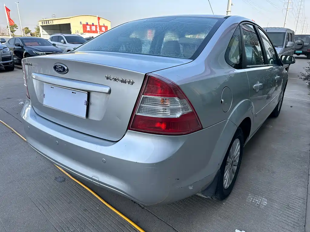 Ford Focus Sedan Classic 1.8L Manual Fashion Type, фото 4