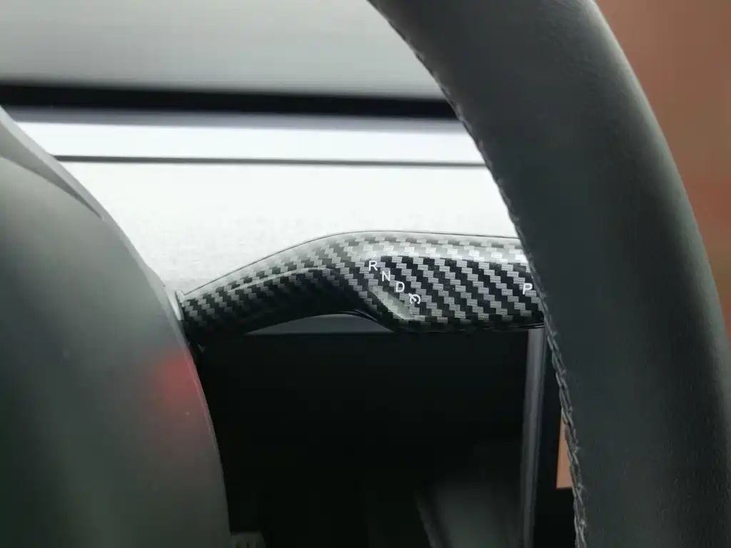 Tesla Model Y — миниатюра 13